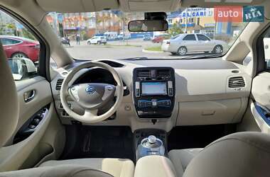 Хэтчбек Nissan Leaf 2012 в 