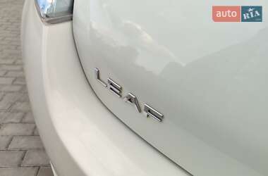 Хетчбек Nissan Leaf 2012 в 