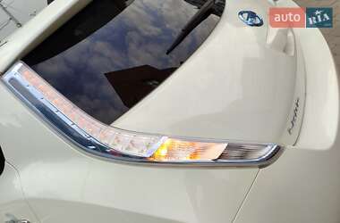 Хетчбек Nissan Leaf 2012 в 