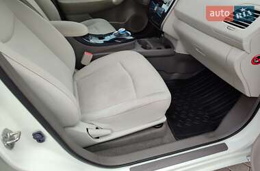 Хетчбек Nissan Leaf 2012 в 