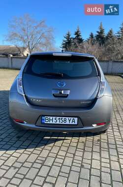 Хетчбек Nissan Leaf 2015 в 