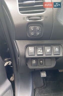 Хэтчбек Nissan Leaf 2014 в 