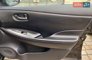 Хэтчбек Nissan Leaf 2014 в 