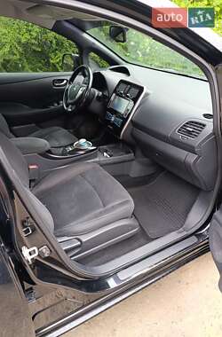 Хэтчбек Nissan Leaf 2013 в 