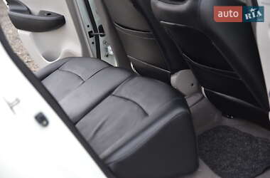 Хэтчбек Nissan Leaf 2013 в 