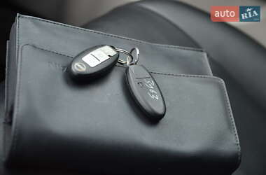 Хэтчбек Nissan Leaf 2013 в 