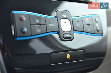 Хэтчбек Nissan Leaf 2013 в 