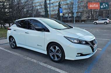 Хэтчбек Nissan Leaf 2018 в 