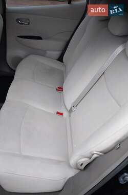 Хэтчбек Nissan Leaf 2012 в 