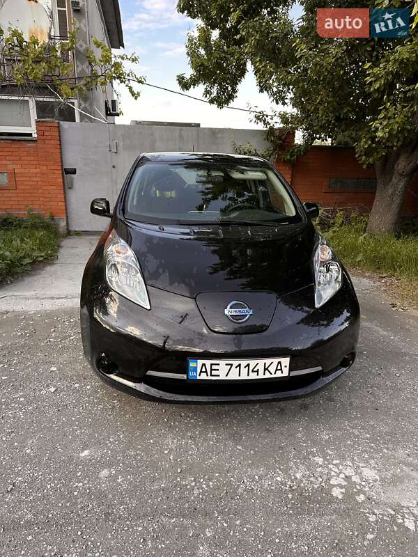 Хэтчбек Nissan Leaf 2016 в Днепре