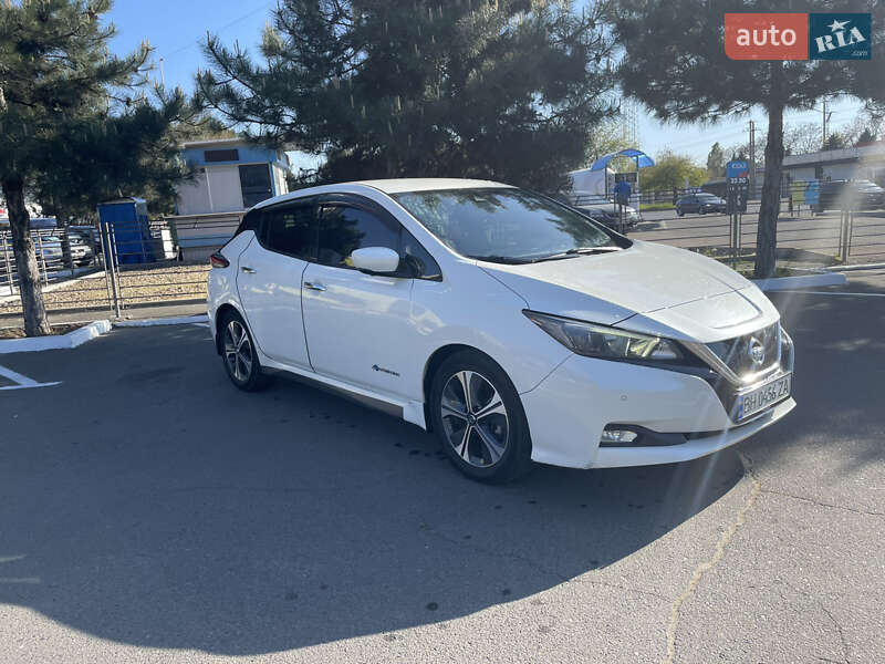 Хэтчбек Nissan Leaf 2017 в Одессе