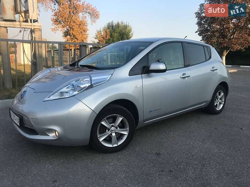 Хэтчбек Nissan Leaf 2012 в Киеве