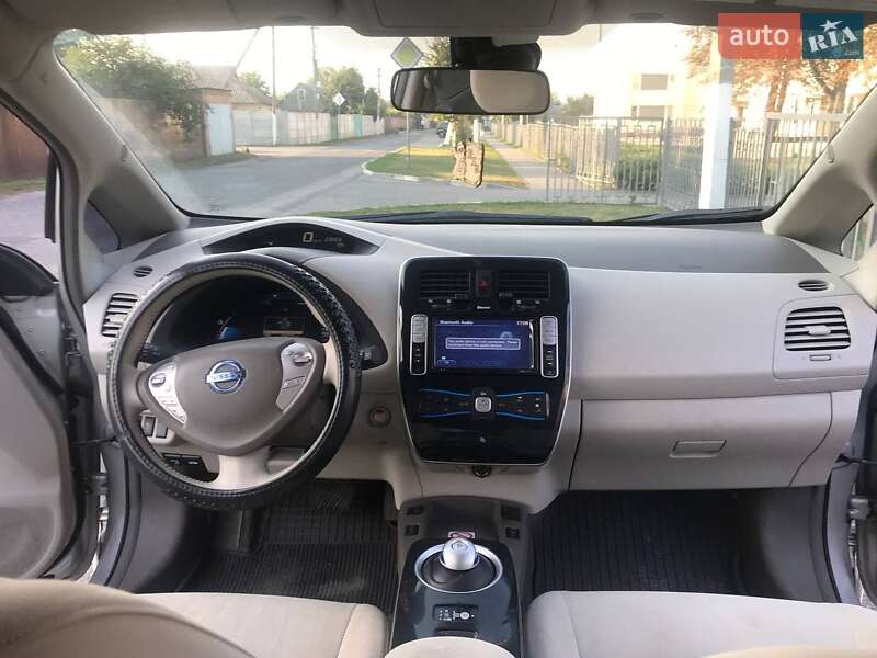 Хэтчбек Nissan Leaf 2012 в Киеве