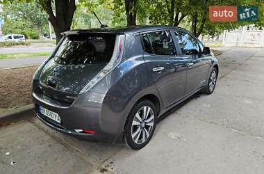 Хетчбек Nissan Leaf 2013 в 
