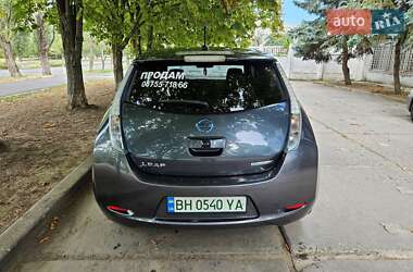 Хетчбек Nissan Leaf 2013 в 