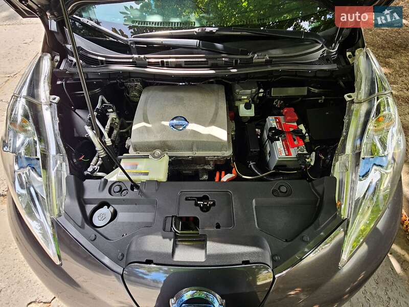 Хетчбек Nissan Leaf 2013 в Одесі