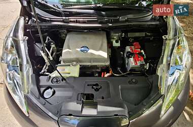 Хетчбек Nissan Leaf 2013 в 