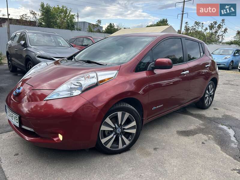 Хетчбек Nissan Leaf 2013 в 