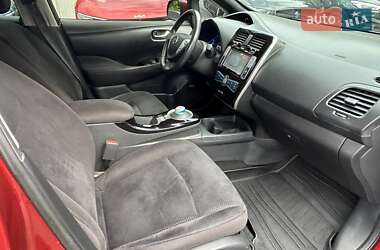 Хетчбек Nissan Leaf 2013 в 