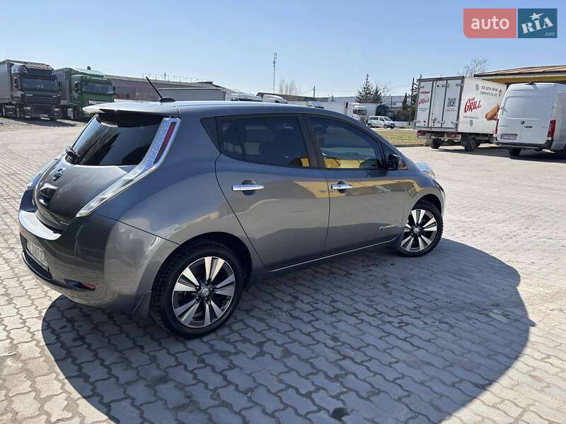 Хэтчбек Nissan Leaf 2015 в Львове