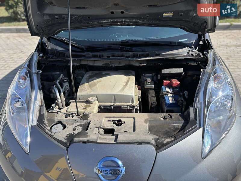 Хэтчбек Nissan Leaf 2015 в Львове