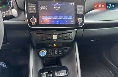 Хэтчбек Nissan Leaf 2022 в 