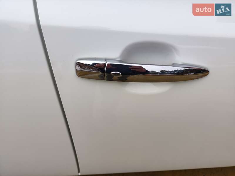 Хетчбек Nissan Leaf 2016 в Києві