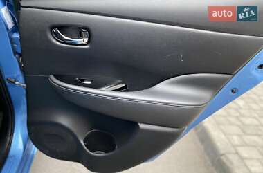Хэтчбек Nissan Leaf 2013 в 