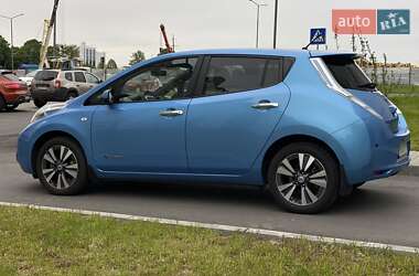Хэтчбек Nissan Leaf 2013 в 