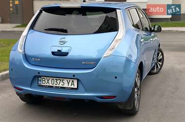 Хэтчбек Nissan Leaf 2013 в 