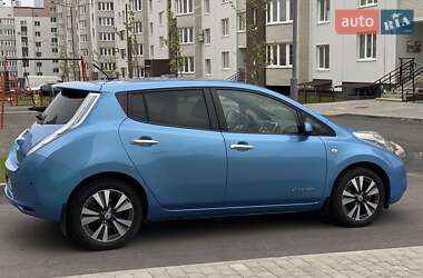 Хэтчбек Nissan Leaf 2013 в 