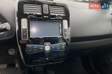 Хэтчбек Nissan Leaf 2013 в 