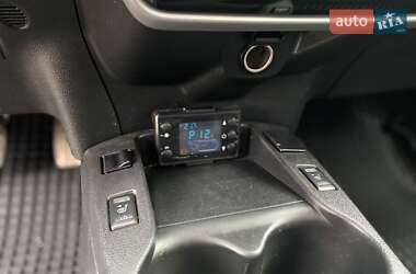 Хэтчбек Nissan Leaf 2013 в 