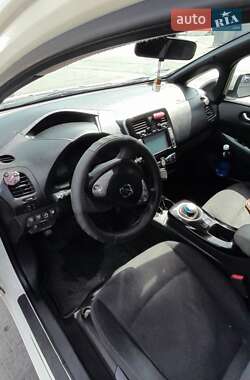 Хэтчбек Nissan Leaf 2016 в 