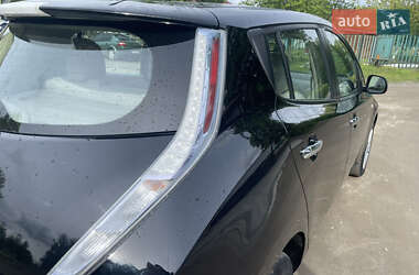 Хэтчбек Nissan Leaf 2012 в 