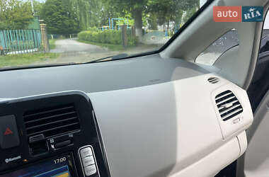 Хэтчбек Nissan Leaf 2012 в 