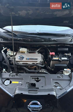 Хэтчбек Nissan Leaf 2012 в 