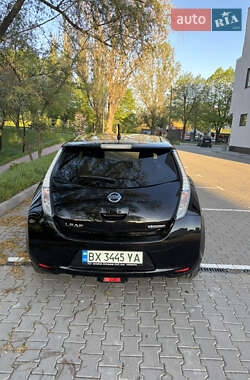 Хэтчбек Nissan Leaf 2012 в 