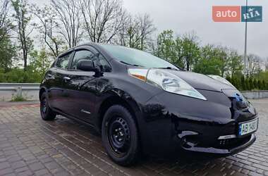 Хэтчбек Nissan Leaf 2014 в 