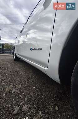 Хэтчбек Nissan Leaf 2017 в 