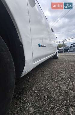 Хэтчбек Nissan Leaf 2017 в 