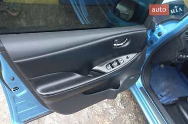 Хетчбек Nissan Leaf 2013 в 