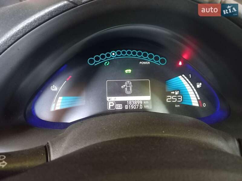 Хетчбек Nissan Leaf 2013 в 