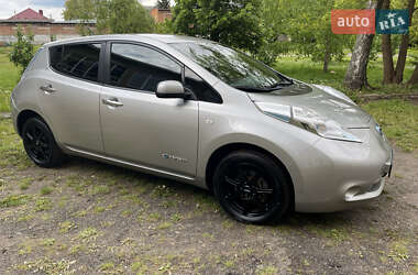 Хэтчбек Nissan Leaf 2013 в 