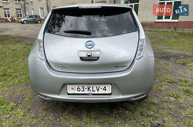 Хэтчбек Nissan Leaf 2013 в 