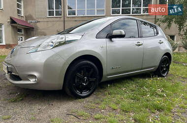 Хэтчбек Nissan Leaf 2013 в 