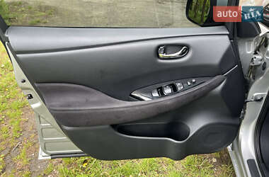 Хэтчбек Nissan Leaf 2013 в 