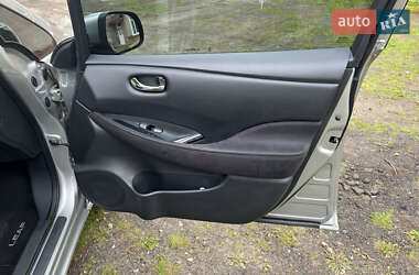 Хэтчбек Nissan Leaf 2013 в 