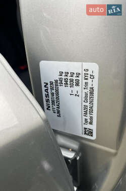 Хэтчбек Nissan Leaf 2013 в 