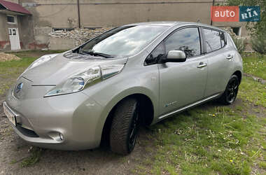 Хэтчбек Nissan Leaf 2013 в 